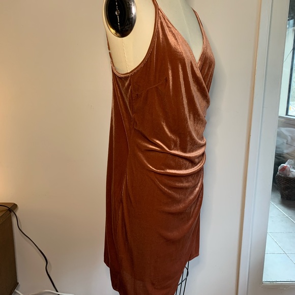 BNWT sz1x velvet asymmetrical dress - Picture 6 of 6